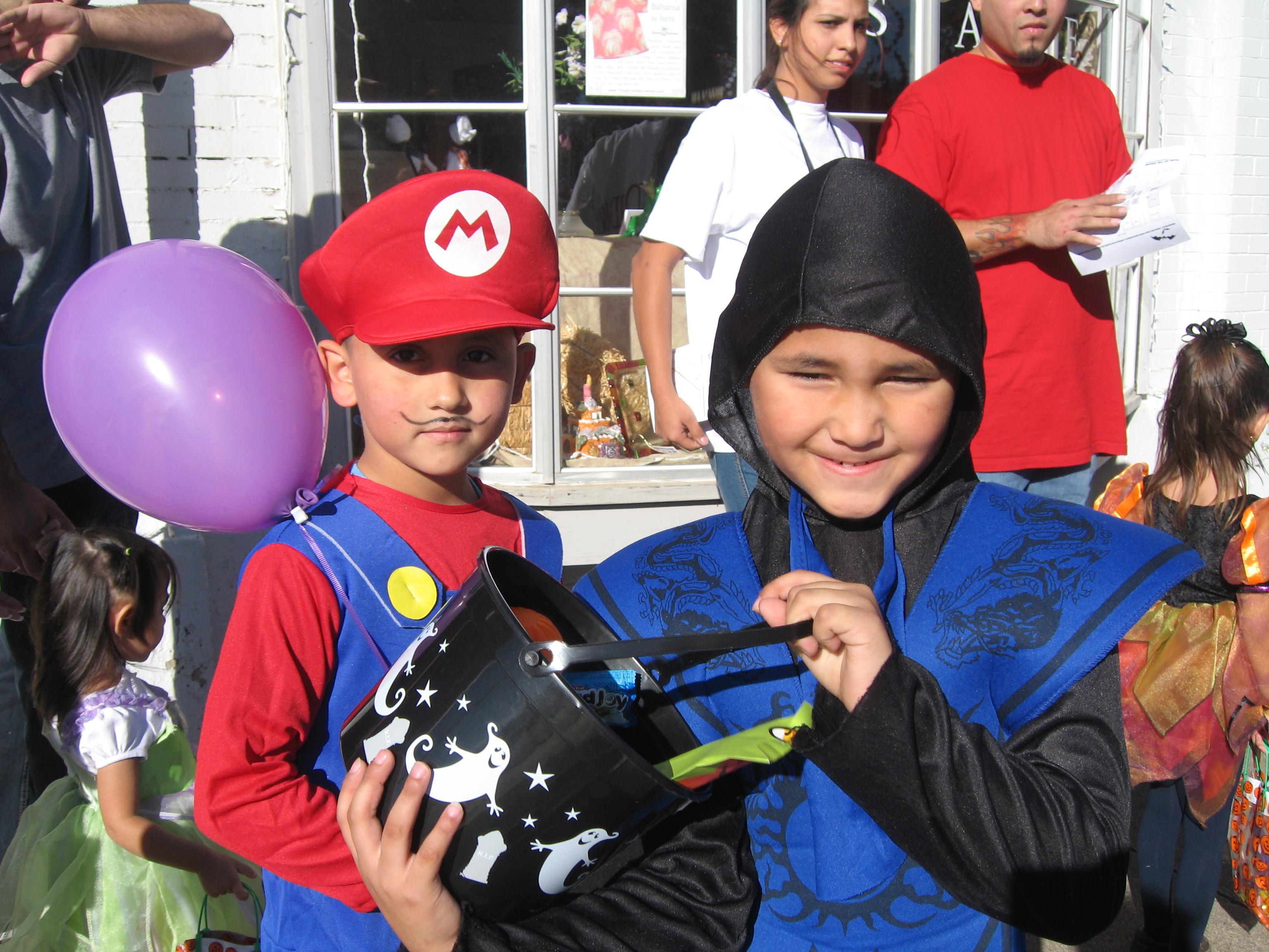 scare on the square 081